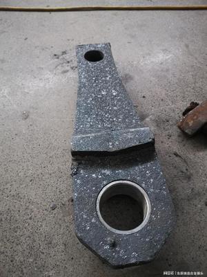 高鉻合金錘頭與高錳鋼錘頭哪個更"經(jīng)打"耐磨錘頭。